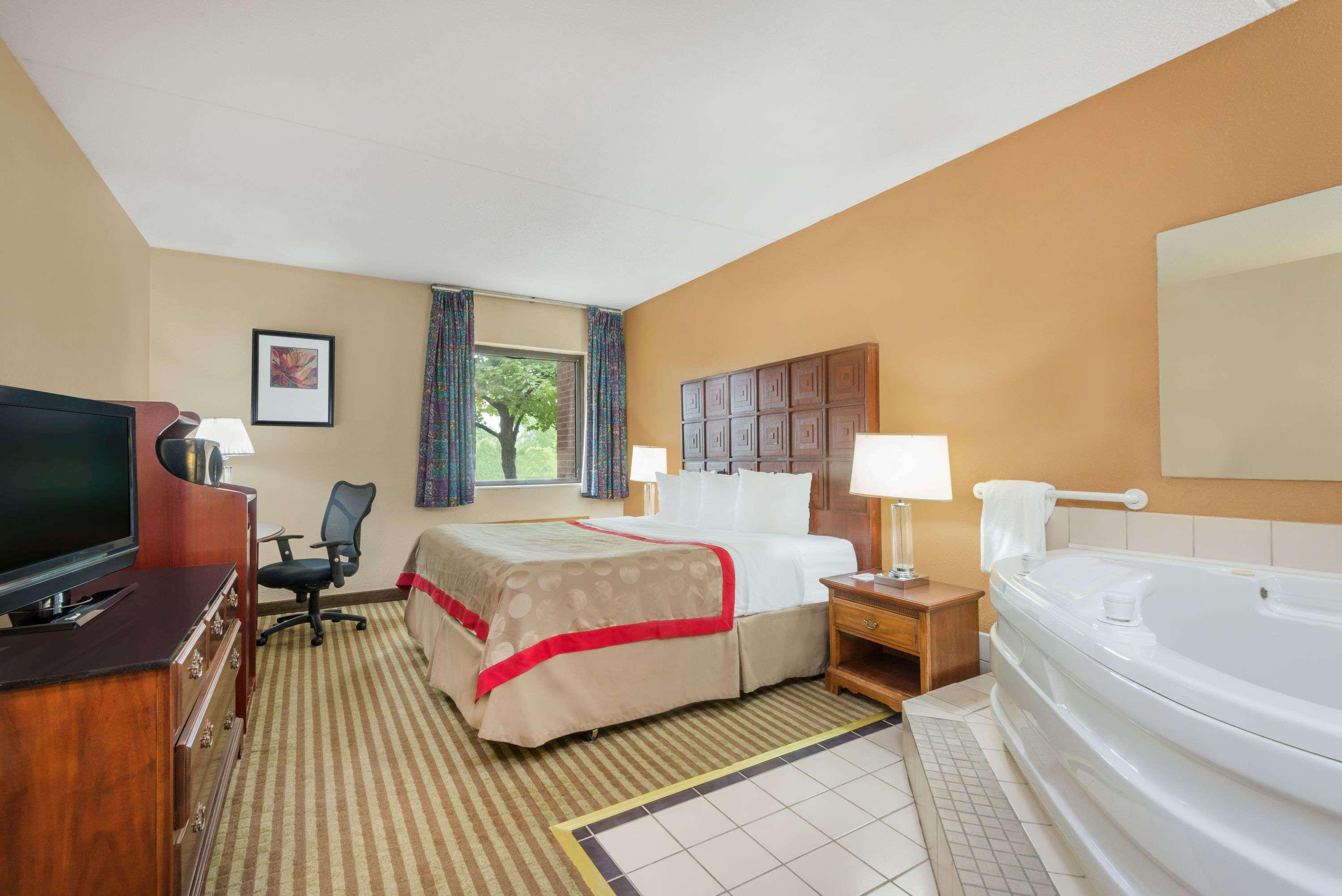 Ramada By Wyndham Columbus North Hotel Westerville Kültér fotó