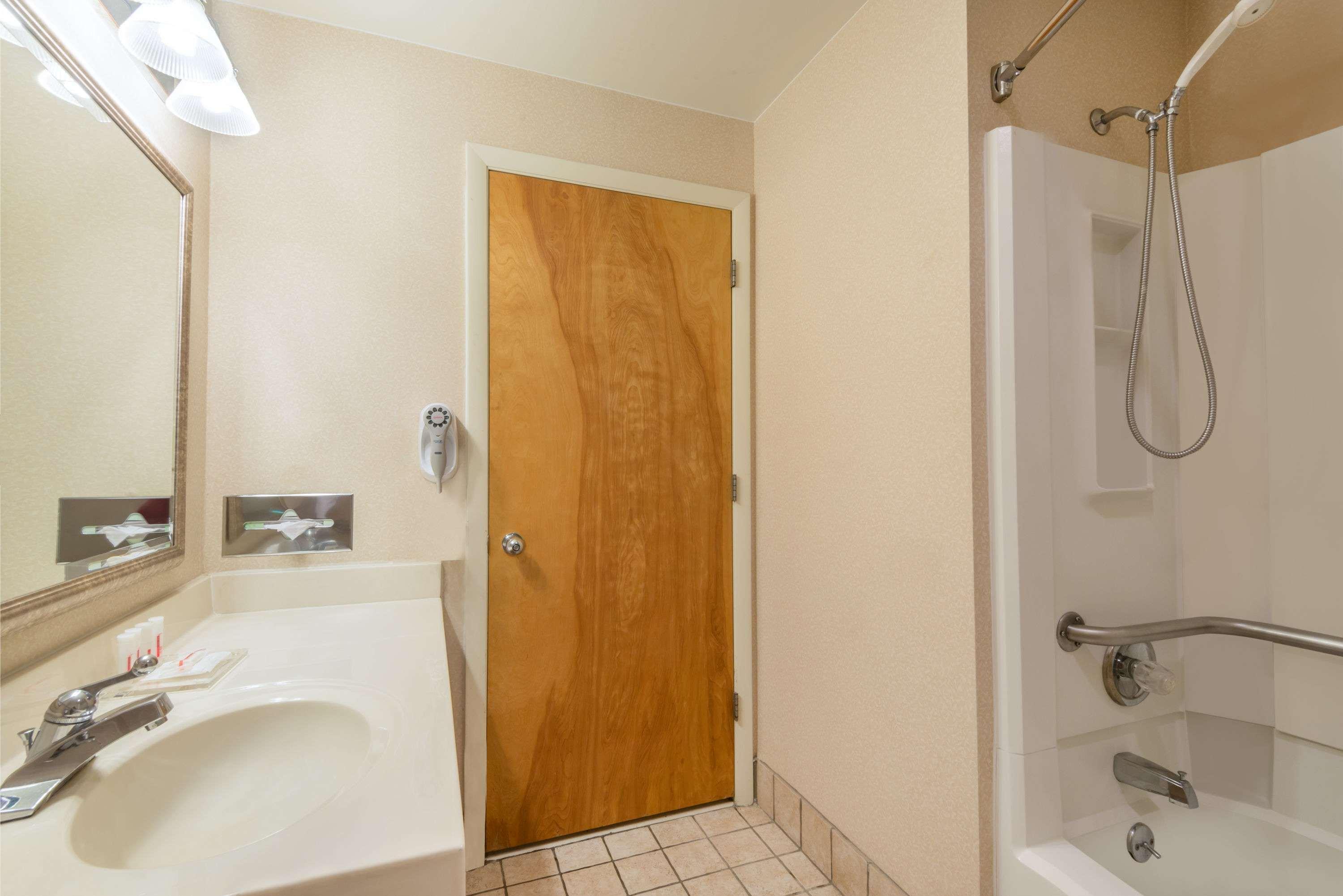 Ramada By Wyndham Columbus North Hotel Westerville Kültér fotó