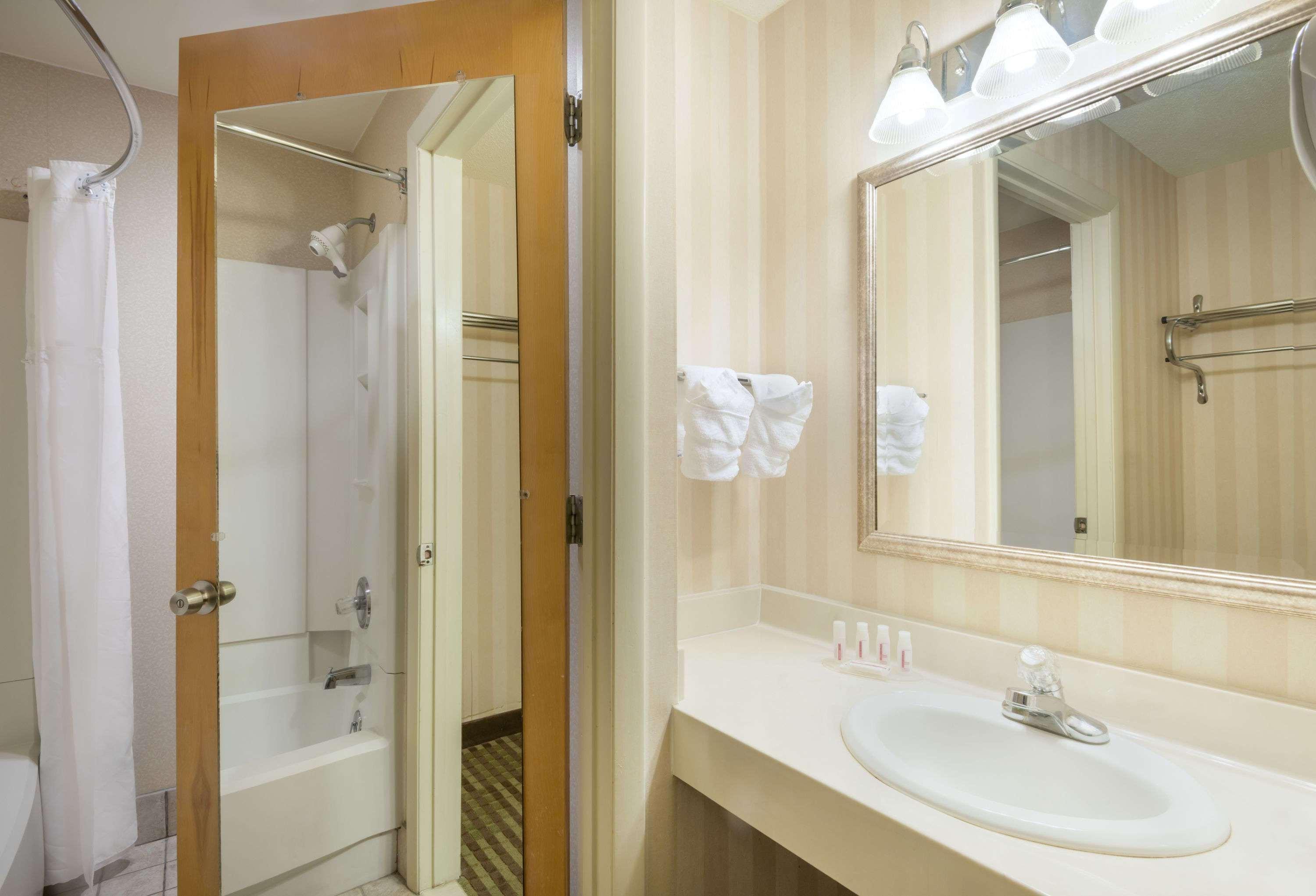 Ramada By Wyndham Columbus North Hotel Westerville Kültér fotó